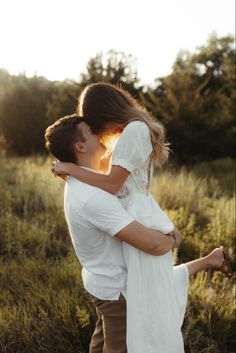 White Sundress Engagement Photos, Engagement Photos Holding Her Up, Romantic Outdoor Engagement Photos, Golden Gate Engagement Photos, Clean Engagement Photos, Engagement Photos With White Dress, Engagement Photos With Dress, Engagement Shoot White Dress