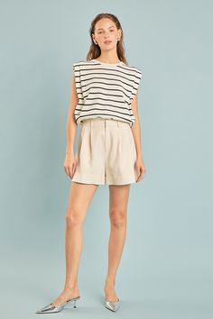 Chic Cotton Shorts For Summer, Chic Summer Cotton Bottoms, Chic Summer Bermuda Shorts, Chic White Bermuda Shorts For Summer, Chic Bermuda Shorts With Elastic Waistband For Day Out, Chic Knee-length Shorts For Beach, Chic Knee-length Beach Shorts, Chic Bermuda Shorts For Summer, Chic Bermuda Shorts For The Beach