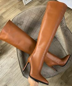 Brown Leather Knee High Boots, Runway Shoes, Shoes Heels Classy, Elegante Casual, Stiletto Boots, Beautiful Boots, Knee High Leather Boots, Fabulous Shoes, Brown Leather Boots