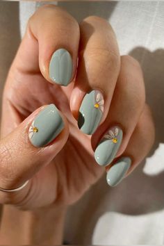 Fun Neutral Summer Nails, Pastel Flower Nails, Funky Nail Art Designs, Simple Summer Nail Ideas, Racing Nails, Summer Holiday Nails, Trendy Summer Nails, Summer Nail Ideas, Nail Art Stripes