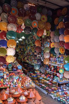 many plates and bowls on display in a store