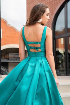 Sherri Hill Dress, Ruffle Tiered Dress, Layer Skirt, Sherri Hill Dresses, Sherri Hill, Layered Skirt, The Vibe, Glam Fashion, Plunging Neckline