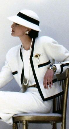 Chanel Aesthetic Outfit, Chanel Fashion Outfits, Channel Outfits, Chanel Aesthetic, Coco Chanel Fashion, Chanel Suit, 90s Runway Fashion, Chanel Outfit, Mode Chanel