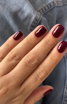 No Chip Manicure Ideas Fall, Fall Red Nails 2023, Short Fall Dip Nails, Deep Red Fall Nails, Wine Coloured Nails, Wine Red Gel Nails, Short Nails Burgundy, Dark Berry Nails, Red Wine Nail Color