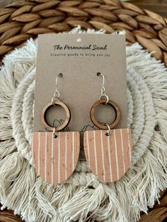 Cute leather and wood earrings. These earrings consist of a hollow wood circle attached to a peach and white striped cork leather half circle.  These earrings have a nickel free silver ear wire, perfect for sensitive ears. Drop down length is about 2.75 inches. A great neutral piece to go with many outfits. Lightweight and perfect for all day wear! These earrings also make a great gift! Cricut Leather, Sensitive Ears Earrings, Diy Leather Earrings, Bracelet Keychains, Striped Earrings, Leather And Wood, Earrings Wood, Earrings Handmade Dangle, Wood Circles