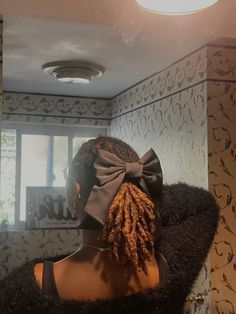 Dreads Aesthetic, Small Locs Black Women, Locs Aesthetic, Short Locs, Hair Due, Girl Pfp, Hair Color And Cut