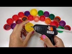 3 IDEIAS ESPETACULARES COM TAMPA DE GARRAFA ♥️ - YouTube Chevron Crochet Patterns, Chevron Crochet, Flower Pot Crafts, Plastic Bottle Crafts, Bottle Crafts, Bottle Cap, Plastic Bottles