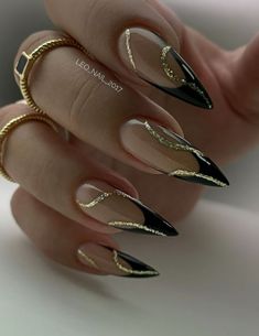 fall gold and brown nails 2024. fall claw nails. fall acrylic nails. Nail Art On Black Nail Paint, Hoco Nails Gold And Black, Black Stilleto Nails Designs Simple, Black And Gold Design Nails, Grad Nails Black, Black And Gold Nail Art Designs, Gold Black Nails Design, Simple Black And Gold Nails, Hoco Nail Designs