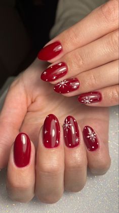 Nokti Za Zimu, Crveni Nokti, Christmas Manicure, Stylish Nails Designs, Nail Art Designs Diy, Nail Tattoo, Acrylic Designs, Simple Nail Designs