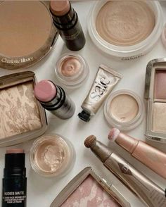 Trucco Glam, Gretchen Weiners, Medical Esthetician, Maquillage On Fleek, Makeup Images, Makeup Bag Essentials, Make Up Inspiration, Colorful Nail, Weiners