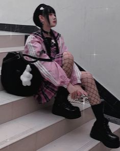 Black And Pick Outfits, Pink And Black Grunge Outfit, Pink Alt Fashion, Black And Pink Punk Aesthetic, Alt Pink Aesthetic, Pink And Black Outfit Aesthetic, Pink Egirl Outfits, Pink And Black Aesthetic Outfit, Pink Shirt Outfit Aesthetic