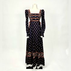 Vintage Black Calico Gunne Sax Size 7! Beautiful Dark Gunne! Looks Like It Was Stuck In A Closet For Years. It Doesn’t Fit And It Needs To Twirl In The Light Of Day! Feline-Friendly Household But They’ve Kicked Their Nicotine Habits. 15 1/2 Flat Ptp 13 Waist Gunne Sax Dress Vintage 70s, Gunne Sax Dress Pattern, 70s Black Fashion, Prarie Dress, Vintage Gunne Sax Dress, Prairie Dresses, Gunne Sax Dress, 1970s Fashion, Gunne Sax