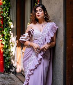 Ruffles Saree, Drape Sari, Drape Dresses, Saree Outfits, Bride Essentials, Frill Saree, Reception Couple, Ruffled Saree, Sindhi Embroidery