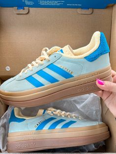 Cute Addidas Shoes Outfits, Gazzels Shoes, Gazzeleadidas Outfit, Adidas Shoes Aesthetic, Shoes Gazelle, Adidas Gazelles, Adidas Gazelle Bold, Pretty Sneakers, Shoes For School