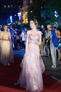 Elly Trần, lễ hội, thành phố áo dài, phạm đăng anh thư, váy cưới Traditional Gowns, Beauty Dress, Ulzzang Fashion, Bridal Beauty, Ao Dai