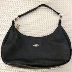 Beautiful Coach Bag With Gold Zippers The Gold Rings On Sides That Hold The Strap Have Lightened The Gold. But Otherwise It’s A Great Bag. Many Coach Bags And Wallets In My Closet. Thank You For Looking! Bags Coach, Coach Handbag, Coach Bag, Gold Zipper, The Gold, Coach Handbags, Coach Bags, Wallets, Gold Rings