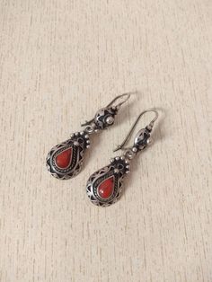 This is a beautiful silver berber earrings from Morocco with a very original design and hallmark in the back, It is embellished with a small natural coral beads. These earrings have a good size and weight to be worn. Length : 5,7 cm (2,2 inches) Width : 1,7 cm (0,6 inches) Weight : 15,6 g Sterling Silver Teardrop Earrings With Silver Beads, Traditional Earrings With Silver Beads For Gifts, Traditional Silver Beaded Earrings For Gift, Traditional Silver Beaded Drop Earrings, Gunmetal Earrings, Berber Jewelry, Moroccan Jewelry, French Hook Earrings, Indie Jewelry