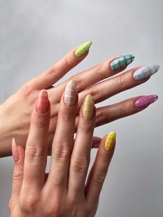 Super Colorful Nails, Cool Nail Inspo Spring, Two Color Nails On Each Hand, Minimalistic Nails, Detailed Nails, Nail Design Glitter, 2023 Nails, Finger Art, Colorful Nail