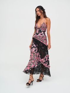 Our bestselling maxi dress silhouette is back in black and pink floral print. Inspired by '70s dresses, the Rosalyn patchwork dress has a plunging neckline and features mixed print paneling and floral lace with ruffle details throughout. Comfy Lingerie, Fashion Queen, Back In Black, Lemon Dress, Pink Floral Print, 70s Dress, Patchwork Dress, Love And Lemons, Dress Silhouette