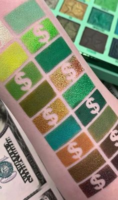 Khaki Eyeshadow, Green Makeup Palette Aesthetic, Like Green Eyeshadow, Blue And Brown Eyes, Green Pastel Eyeshadow, Olive Eyeshadow, Olive Palette, Kelly Green Eyeshadow, Green Eyeshadow Pallete