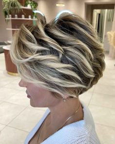 Blonde Highlights Short Hair, Hottest Haircuts, Short Hair Highlights, Hot Haircuts, Blonde Pixie Hair, Short Blonde Haircuts, Short Choppy Hair, Short Layered Haircuts, Blonde Pixie Cuts