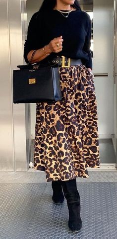 Leopard Print Skirt Outfit, Printed Skirt Outfit, Animal Print Outfits, Leopard Print Skirt, Leopard Fashion, Animal Print Fashion, Cute Comfy Outfits, Print Skirt, Work Fashion