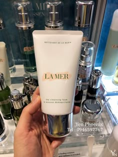 Aesthetic Moisturizer, La Mer Face Cream, Moisturizer Aesthetic, Skin Care Recommendations, Oily Skin Moisturizer, Face Moisturizer For Sensitive Skin, Sensitive Skin Moisturizer, Moisturizer For Combination Skin, Recommended Skin Care Products