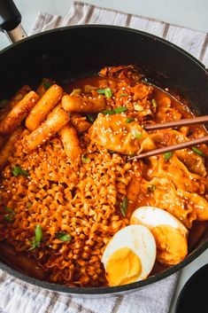 Korean Eating Food, Rabokki Recipe, Tteokbokki Ramen, Korean Soup, Sweet And Spicy Sauce, Spicy Dishes, Korean Dishes