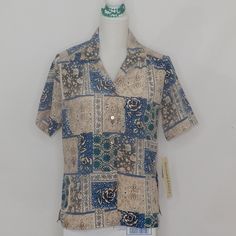 Donnkenny Woman's Blouse Size S Tan Blue Short Sleeve Button Front Shirt Nwt (Ss006) Approximate Measurements: Chest (Armpit To Armpit) 21½” Length (Top Of Collar To Bottom Hem) 27” Sleeve (Shoulder To End Of Sleeve) 10” Made Of 100% Polyester. Made In Vietnam. Please Review The Pictures. Be Sure To Check Out My Closet For Other Great Items. Casual Blouse With Camp Collar And Placket, Blue Short Sleeve Blouse With Button Closure, Vintage Short Sleeve Blouse For Vacation, Blue Top With Camp Collar And Placket, Blue Blouse With Camp Collar And Relaxed Fit, Vintage Blue Short Sleeve Blouse, Blue Blouse With Relaxed Fit And Camp Collar, Blue Short Sleeve Blouse With Placket, Blue Blouse With Button Closure And Collared Neckline