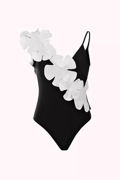 The Royalty Black Floral Beach Bikini from CATCHALL is the perfect combination of style and comfort. The classic black design features large white flowers and adjustable spaghetti straps. This swimsuit will make you shine in the pool. Suitable for beaches and hotel pools. Come enjoy the freedom of movement and the freshness of summer!  Materials: Polyester Fiber  Stretch Type: Non-stretch Washing method: machine wash, hand wash.  Model is 5 ft 7 and wears size S  Colour may vary due to lighting Silver Sequin Top, Glitter Wedding Dress, Bandage Midi Dress, Floral Shirt Dress, Black Swimwear, Puff Sleeve Dresses, In The Pool, Maxi Knit Dress, Holiday Collection