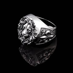 Oxidized 925 Silver Handmade Signet Lion Ring.The lines of this handmade ring are oxidized and detailed with a masterful craftsmanship. You can add this perfect ring to your jewelery collection. *Gender = Male  *Materiel = 925 Sterling Silver *Ring Diameter = 2.30cm ( 0,90 inc ) *Personalization:Writing in the ring (Max 20 characters, no spaces, no special characters.Thank you!) Lion Ring Gold, Leo Jewelry, Lion Head Rings For Men, Lion Signet Ring, Zodiac Sign Leo, Lion Locket For Men, Lion Gold Pendant For Men, King Ring, Lion Ring