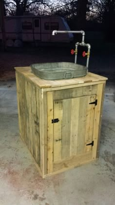 an outdoor sink made out of wooden pallets