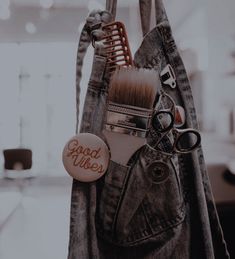 Aesthetic Hair Stylist Pictures, Hair Dresser Aesthetic Wallpaper, Hair Salon Aesthetic Wallpaper, Aesthetic Salon Pictures, Hairstylist Asthetic Picture, Hair Stylist Aesthetic Job, Hair Salon Vision Board, Cosmetologist Graduation Pictures