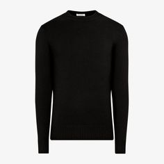 A classic, versatile knit that's never out of style, this luxurious pure cashmere crewneck sweater is the perfect go-to for adding some softness and warmth to any winter look. Cashmere Fabric, White Crewneck, Black Crewneck, Black Turtleneck, Style Expert, Winter Looks, Crewneck Sweater, Out Of Style, Fashion Advice