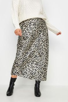 Shop YOURS Curve Cream Leopard Print Satin Midi Skirt at Yours Clothing. Discover women’s plus size clothing in sizes 10-36 with fast delivery. Leopard Print Skirt Outfit Plus Size, Satin Midi Skirt Outfit, Leopard Print Skirt Outfit, Printed Skirt Outfit, Satin Skirt Outfit, Size 20 Women, Skirt Ideas, Plus Size Skirt, Midi Skirt Outfit