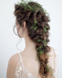 Unconventional Wedding Hairstyles, Wood Elf Hairstyles, Elven Bridal Hair, Fairy Bride Makeup, Druid Hairstyles, Fairy Braids Hairstyles, Connie Aesthetic, Fairytale Hair, Winter Wedding Hair