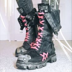 Arcane Clothes Aesthetic, Jinx Clothes Aesthetic, Cyberpunk Diy Clothing, Jinx Boots Arcane, Jinx Aesthetic Outfit, Arcane Undercity Outfits, Shoes Decoration Ideas, Jinx Shoes, Arcane Inspired Outfits