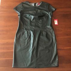 Super Chic Vince Camuto Vegan Leather Dress Hunter Green. Never Worn! Vince Camuto Green Velvet Dress, Vince Camuto Dress, Leather Dress, Hunter Green, Vince Camuto, Vegan Leather, Colorful Dresses, Size 10, Mini Dress