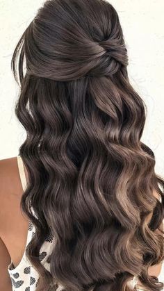 Grad Hairstyles, Hoco 2024, Bridemaids Hairstyles, Halloweenský Makeup, Cute Prom Hairstyles, Formal Hairstyles For Long Hair, Simple Prom Hair, Bridesmaid Hair Makeup, Curls For Long Hair