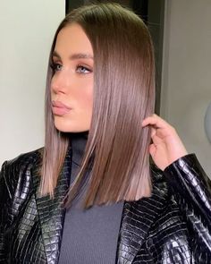 Hair Color Straight Hair, Balayage Hair Brunette With Blonde, Brown Hair Trends, Hair Color For Brown Skin, Brown Hair Inspiration, Balayage Hair Caramel, Brown Hair Looks, Short Hairdos, Brunette Balayage Hair