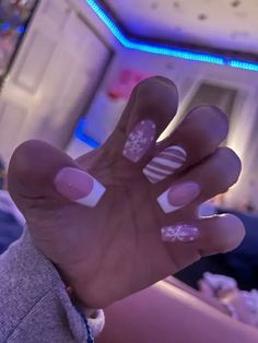 50+ Stunning Winter Nail Art Designs for Christmas and Beyond - HubPages Short Acrylic Nails Christmas Designs, Cute Short Nails For Christmas, Winter Nails Inspo Short, Short Nails Inspo Christmas, Christmas Nail Inspo French Tip, Acrylic Nails Christmas Short, Cute Winter Nail Ideas Simple, Christmas French Tips White, Nail Inspired Christmas