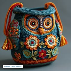 a crocheted purse with an owl design on it