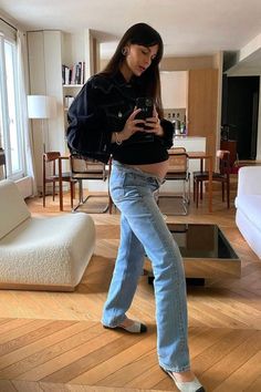 Cool Pregnancy Outfits, Cool Maternity Outfits, French Maternity, Best Maternity Jeans, Leia Sfez, Pregnant Women Fashion, Spring Maternity Outfits, Pregnancy Fashion Fall