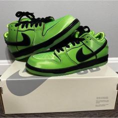 Worn Once Custom Sneakers With Padded Tongue For Streetwear, Green Sporty Sneakers With Padded Tongue, Casual Custom Lace-up Sneakers With Padded Tongue, Green Low-top Sneakers With Padded Tongue, Power Puff Girls Buttercup, Power Puff Girls, Power Puff, Puff Girl, Nike Green