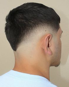 V Fade, Faded Haircut, Haircut Ideas Trendy, Male Haircuts Curly, Comb Over Haircut, Mens Haircuts Short Hair, Low Fade Haircut, Gents Hair Style