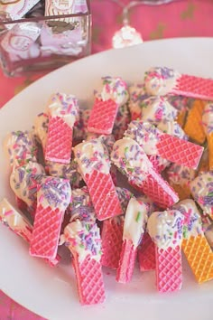 fun party ideas! Unicorn Party Food, 4de Verjaardag, Barbie Bday, Jojo Siwa Birthday, Barbie Theme Party, Birthday Party Snacks, Unicorn Themed Birthday Party, Barbie Birthday Party, Pamper Party