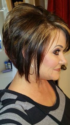 Pixie Back View, Pixie Back, Beautiful Short Hair, Short Haircut Ideas, Stacked Haircuts, Hair Styles And Color, Pixie Bob Haircut, Chin Length, Corte Bob