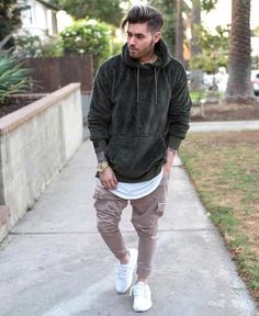 Winter Fleece Hoodie, Mens Hoodies Casual, Smart Casual Men, Formal Mens Fashion, Outfits Hombre, Shoes Sale, Trendy Fall Outfits, Shorts Skirts