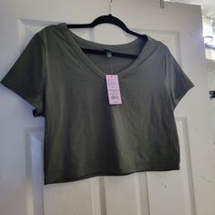 Cropped Tshirt. Fitted. V Neck. Dark Green. New With Tags. Target/Wild Fable. Size Xxl. Casual V-neck Cropped T-shirt For Summer, Summer Cotton Cropped V-neck T-shirt, Trendy Cotton Cropped T-shirt V-neck, Trendy Cotton V-neck Cropped T-shirt, Casual Cropped V-neck T-shirt For Summer, Summer V-neck Cropped T-shirt, Cropped Cotton V-neck T-shirt For Summer, Cotton V-neck Cropped T-shirt For Summer, Casual V-neck Cotton Crop Top