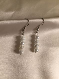 Homemade Earrings Aesthetic, Aesthetic Bead Earrings, Aesthetic Diy Earrings, Easy Beaded Earrings Diy, Aros Aesthetic, Aretes Aesthetic, Aesthetic Beaded Jewelry, Diy Earrings Easy, Schmuck Diy